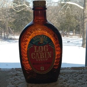 Vintage log Cabin syrup bottle 1776 bi-centennial with label still on